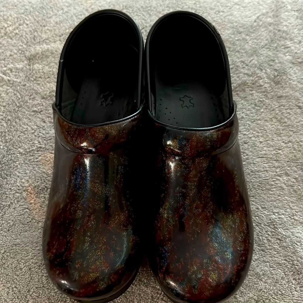 Dansko Comfort Metallic Clogs Size 39